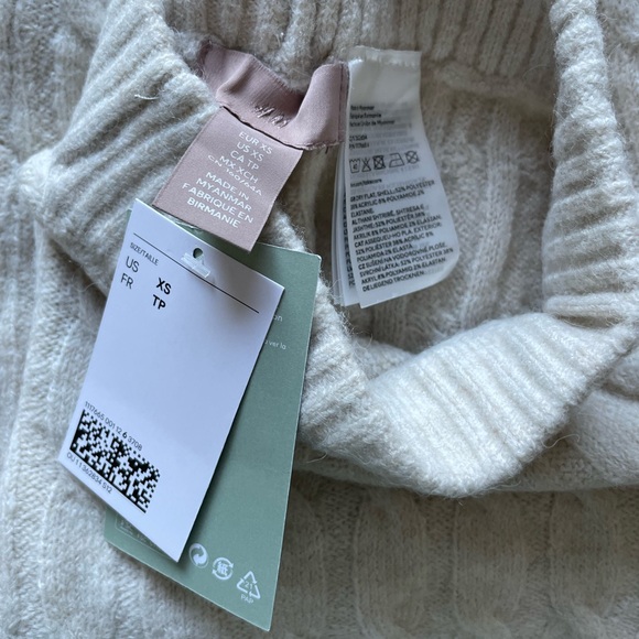 H&M cable knit pants 🤍 - Picture 2 of 8